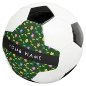 Farbige Blume, grüner Hintergrund, schwarz Fußball (Dreiviertel)