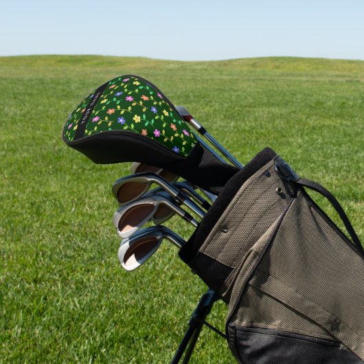 Farbige Blume, grüner Hintergrund, schwarz Golf Headcover (In SItu)