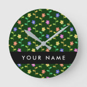 Farbige Blume, grüner Hintergrund, schwarz Runde Wanduhr (Vorderseite)