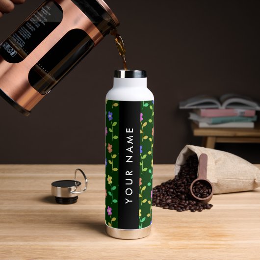 Farbige Blume, grüner Hintergrund, schwarz Trinkflasche (Kaffee)