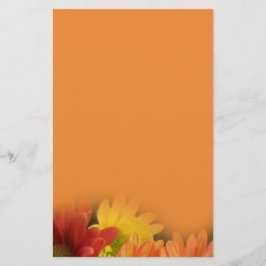 Farbige Blume in Rot, Gelb und Orange. Briefpapier