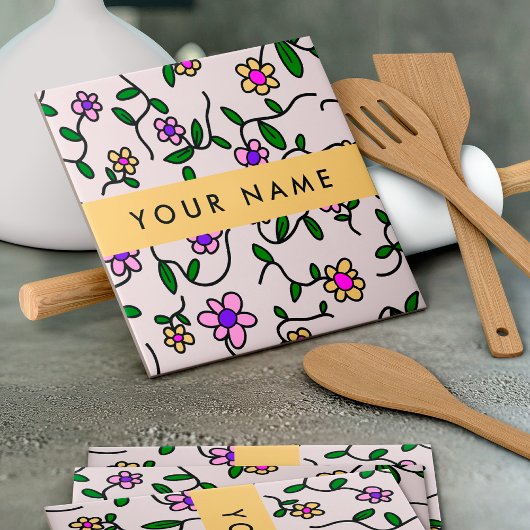 Farbige Blume, rosa Hintergrund, gelb Fliese