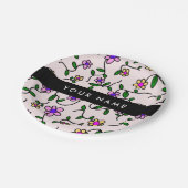 Farbige Blume, rosa Hintergrund, schwarz Pappteller (Schrägansicht)