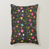 Farbige Blume schwarz Dekokissen (Vorderseite(Vertikal))