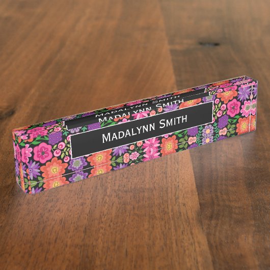 Farbige Blume Schwarzer Hintergrund und Name Namensplakette (Seite)