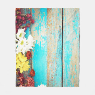 Farbige Blumen, antike Holzgrenze. Fleecedecke