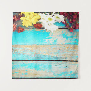 Farbige Blumen, antike Holzgrenze. Wandteppich