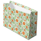 Farbige Blumendrucke - Grüne große Geschenktasche Geschenktüte (Vorderseite Schrägansicht)