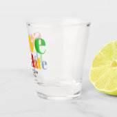 Farbige Buchstaben, Punkte und Streifen, homosexue Schnapsglas (Rechts)