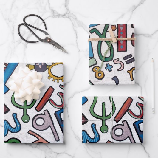 Farbige Buchstaben und Zahlen Geschenkpapier Set (Vorderseite)