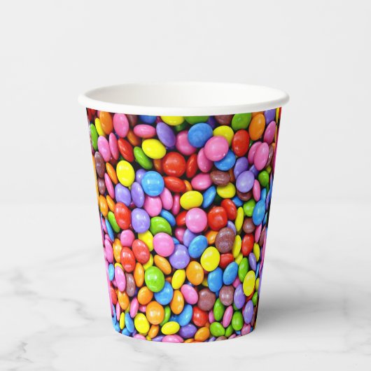 Farbige Candy Pieces Pappbecher (Vorderseite)