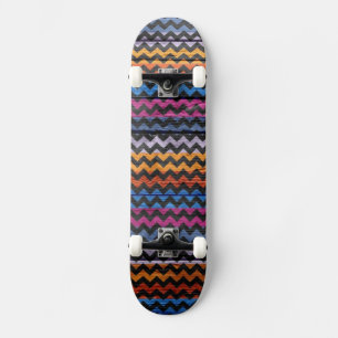 Farbige Chevron-Holz-Abstrakt #5 Skateboard
