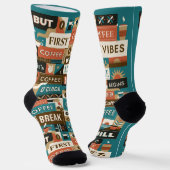 Farbige Coffee Quotes Socken (Gewinkelt)