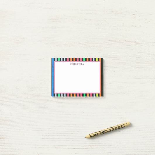 Farbige Diagonalstreifen Retro Post-it Klebezettel (Auf Schreibtisch)