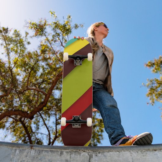 Farbige Diagonalstreifen Skateboard (Außenbereich 1)