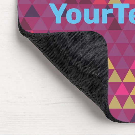 Farbige Dreiecke mit benutzerdefiniertem Text Mousepad (Ecke)