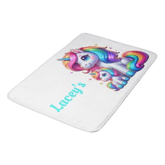 Farbige Einhörner, Mit Monogramm | Badematte (Schrägansicht)