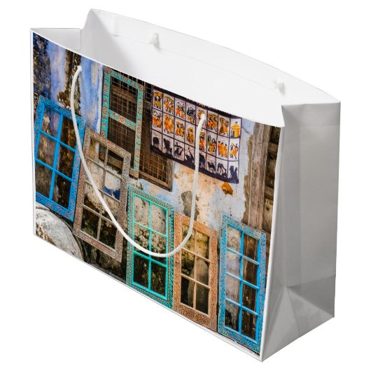 Farbige Fensterrahmen Große Geschenktüte (Rückseite Schrägansicht)