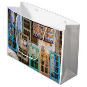 Farbige Fensterrahmen Große Geschenktüte (Vorderseite Schrägansicht)