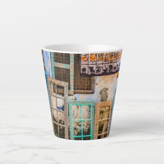 Farbige Fensterrahmen Milchtasse (Vorderseite)