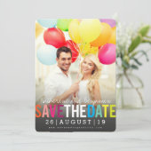 Farbige Fett Text Modernes Summer Rainbow Foto Save The Date (Stehend Vorderseite)
