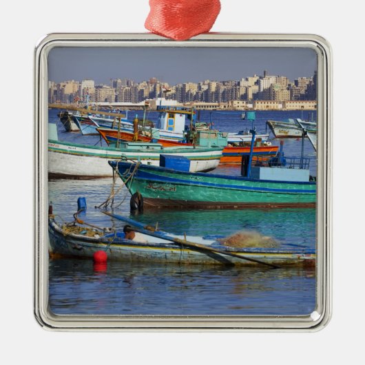 Farbige Fischerboote im Hafen von Silbernes Ornament (Vorne)