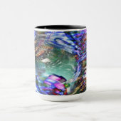 Farbige Fluktuation virtueller Bilder über Schlach Tasse (Zentrum)