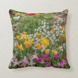 Farbige Frühlingsblumen in voller Blüte Kissen