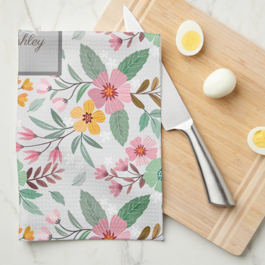 Farbige Frühlingsblumen Muster Name Monogram Geschirrtuch (Viertel Falte)