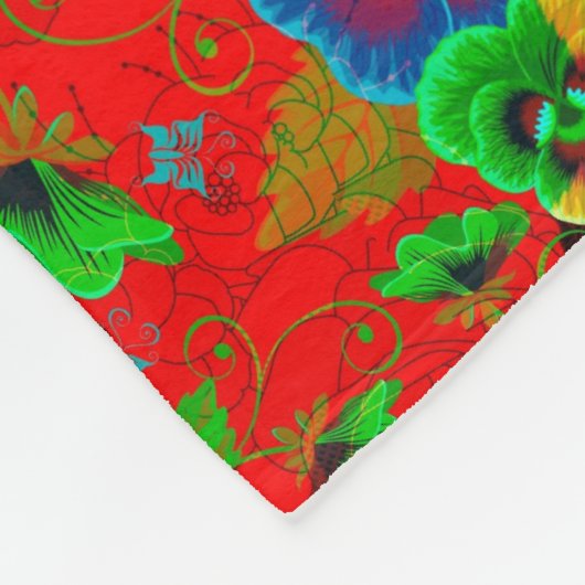 Farbige Frühlingsblumen, roter Hintergrund Fleecedecke (Ecke)