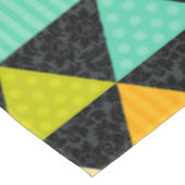 Farbige geometrische Dreiecke Nahtloses Muster Tischdecke (Schrägansicht)