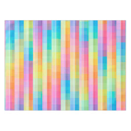 Farbige, geometrische Fliesen mit pastellfarbenen Tischdecke