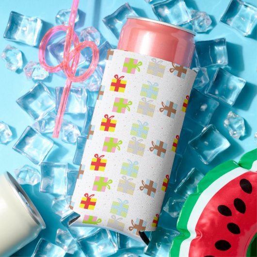 Farbige Geschenkboxen auf weiß Selters Dosenkühler (In Situ Sommer)