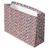 Farbige Geschenktasche mit geometrischem Muster  Große Geschenktüte (Rückseite Schrägansicht)