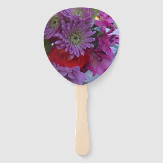 Farbige geschnittene Blume auf einem individuell a Fächer (Vorderseite)