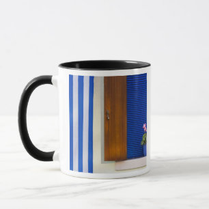 Farbige Gestaltungs Kontraste an einem Wohnsitz Tasse