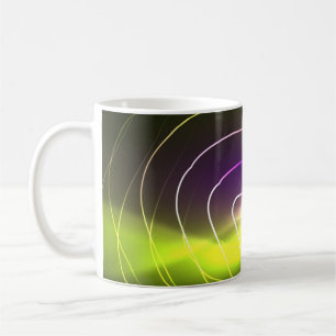 Farbige glänzende Neonlichter Hintergrund mit abst Kaffeetasse