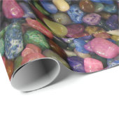 Farbige, glatte, schmale Felsen und Kiesel Geschenkpapier (Rolleneckpunkt)