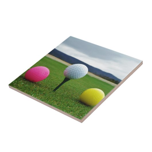 Farbige Golfbälle, Berg-Tee Fliese (Seite)