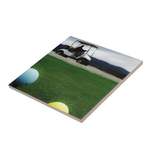 farbige Golfbälle und Karren Fliese (Seite)