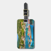 Farbige griechische Fischerboote im Hafen von Kion Gepäckanhänger (Vorderseite vertikal)