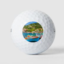 Farbige griechische Fischerboote im Hafen von Kion