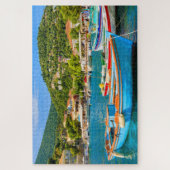 Farbige griechische Fischerboote im Hafen von Kion Puzzle (Vertikal)