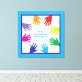 Farbige Handdrucke von Kindern mit blauen Rändern Leinwanddruck (Insitu (Holzboden))