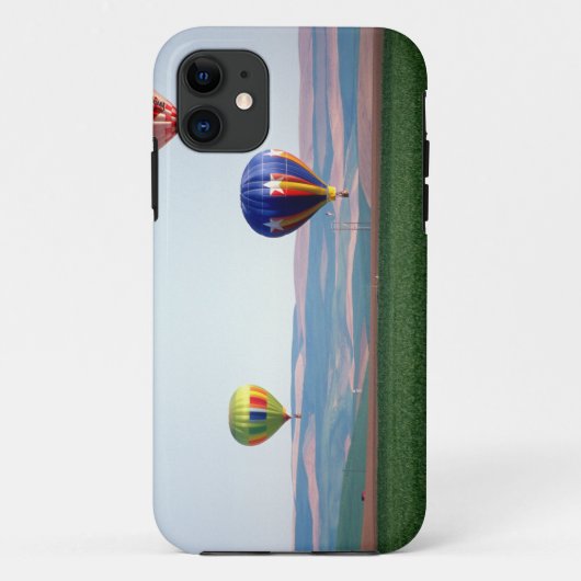 Farbige Heißluftballons schwimmen über Weizen Case-Mate iPhone Hülle (Rückseite)