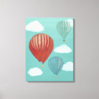 Farbige Heißluftballons und weiße Wolken