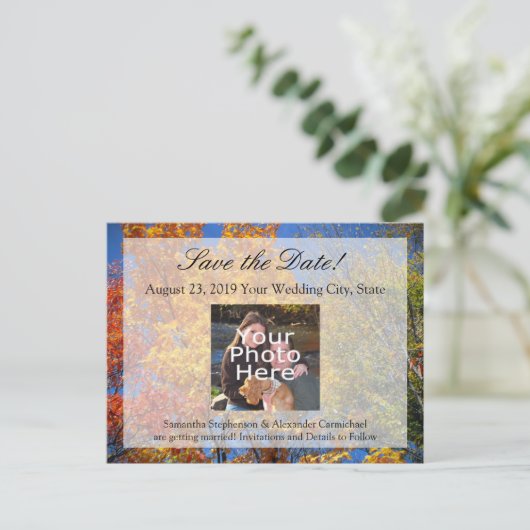 Farbige Herbstbäume Save the Date Ankündigungspostkarte (Stehend Vorderseite)