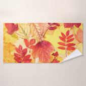 Farbige Herbstblätter. Baumgefallenes Laubmuster. Badehandtuch (Badehandtuch)