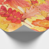 Farbige Herbstblätter. Baumgefallenes Laubmuster. Geschenkpapier (Ecke)