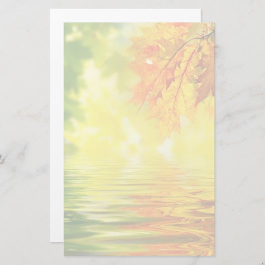 Farbige Herbstblätter, die im Wasser reflektieren Briefpapier (Vorne/Hinten)